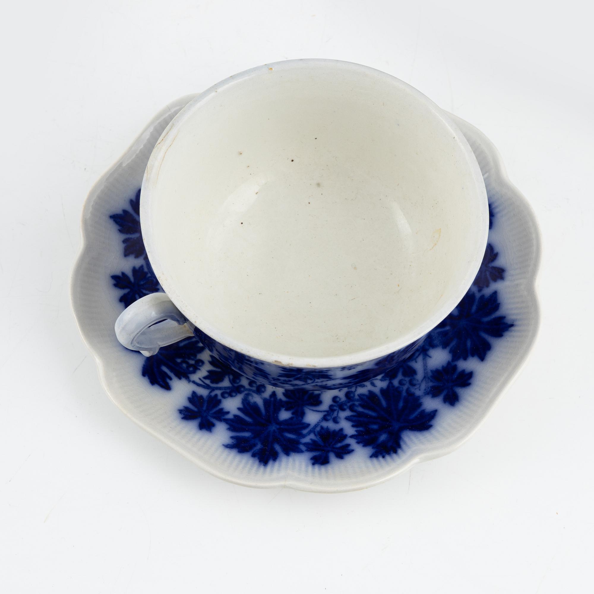 A 61 piece "Vinranka" dinner service by Arthur Percy from Gefle Sweden, first half of the 20th century.