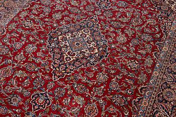 A semi-antique carpet, Kashan, c. 310 x 215 cm.