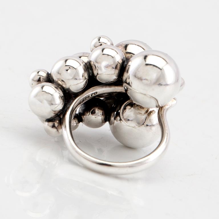 Georg Jensen, ring silver "Moonlight Grapes" med runda briljantslipade diamanter, design Harald Nielsen.