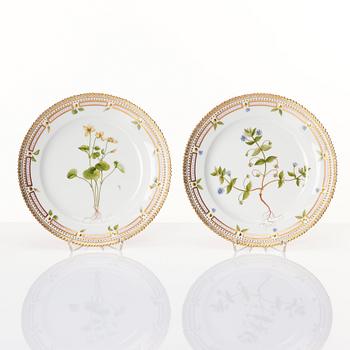 A set of 12 Royal Copenhagen 'Flora Danica' dishes, Denmark, 20th Century.