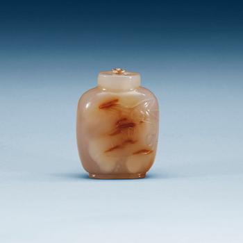 1366. A Chinese agathe snuff bottle, 20th Century.