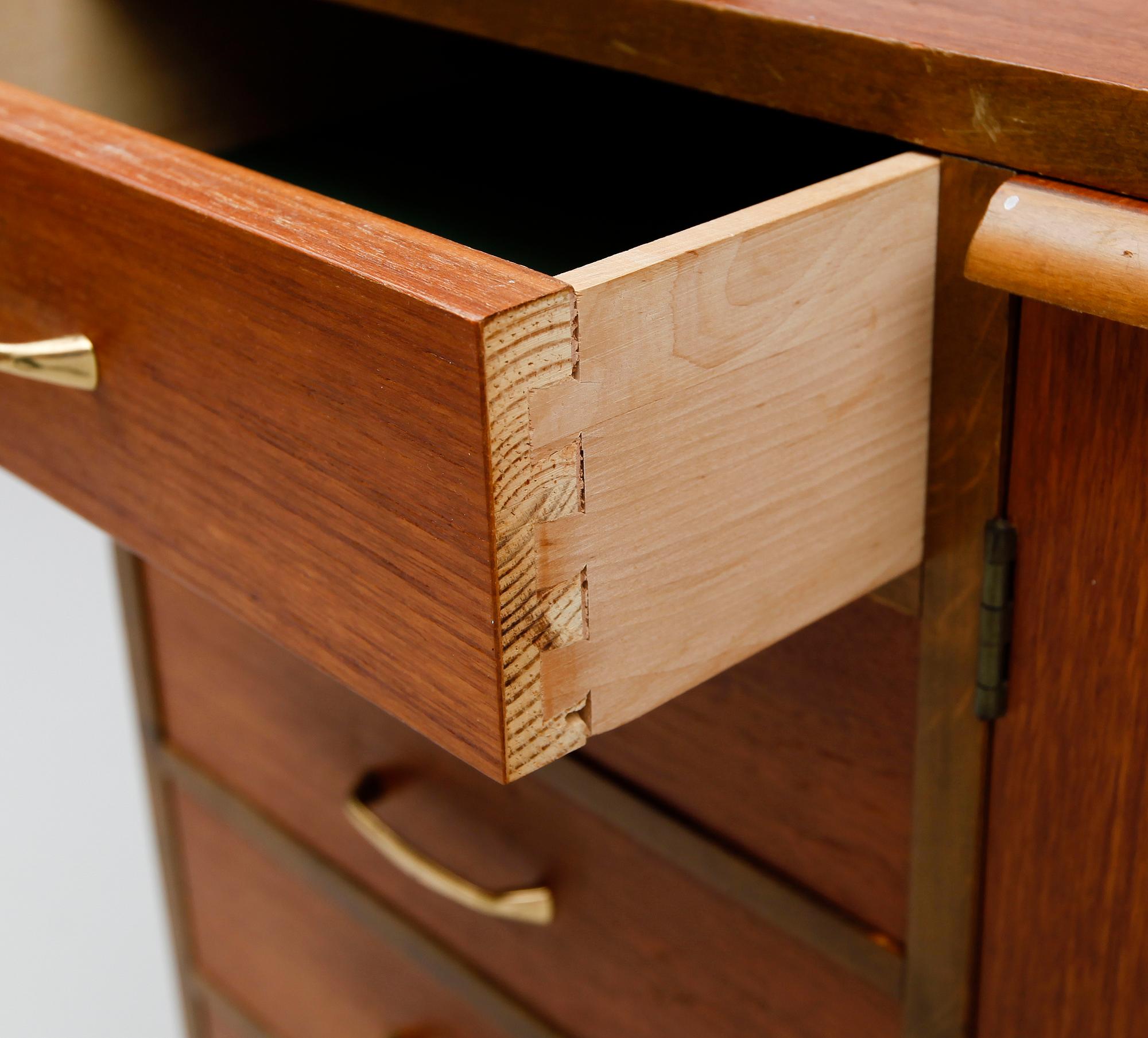 BOKHYLLA, 1900-talets mitt.