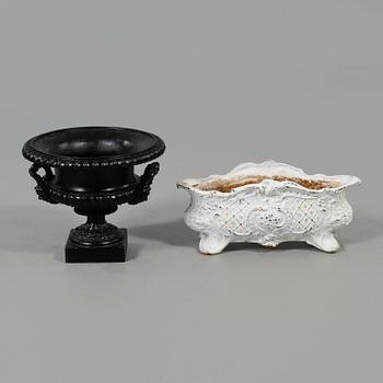 TRÄDGÅRDSURNOR, 2 st, 1900-talets senare del.