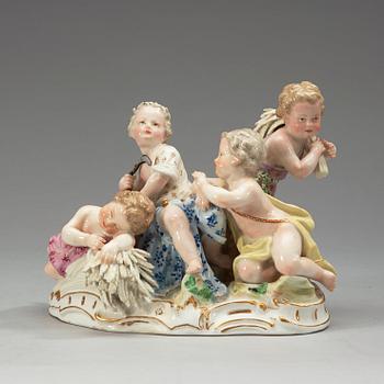FIGURGRUPPER, fyra stycken, porslin. Meissen, 1700-tal varav tre från Marcolinis period (1774-1814).