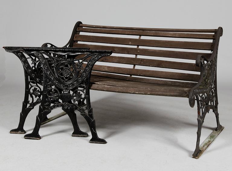 PARKSOFFA samt BORDSUNDERREDE, gjutjärn, 1900-talets andra hälft.
