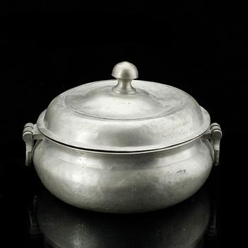 GRÖTSKÅL, tenn, 1700-tal. Odefinierade stämplar.