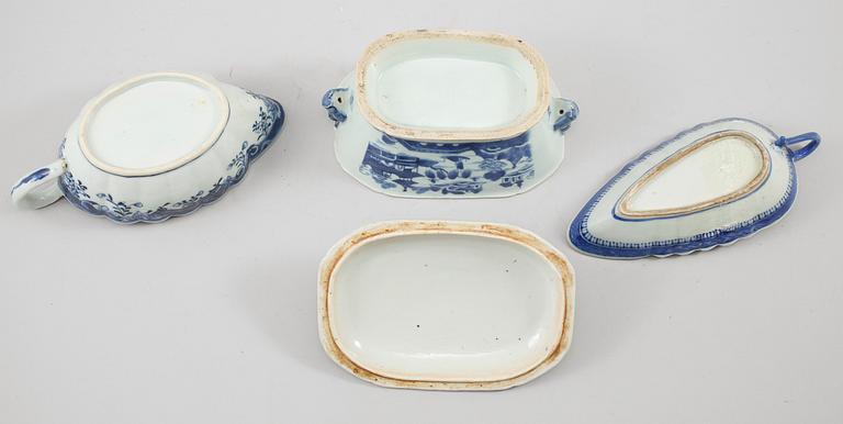 SÅSSNIPOR, 2 st, samt SMÖRTERRIN, porslin, Kina, 1700-tal samt 1800-tal.