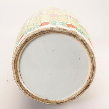 Vas, porslin. Sen Qingdynasti, sekelskifte 1900.