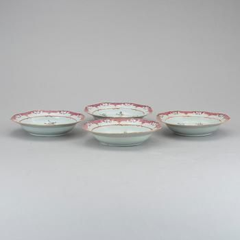 BÄRTALLRIKAR, 4 st. kompaniporslin, Kina, Qingdynastin, Qianlong (1736-95).
