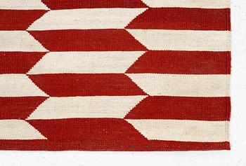 Gallerimatta, slätväv, ca 300 x 82 cm.