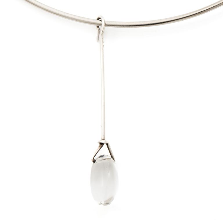 Vivianna Torun Bülow-Hübe, hänge silver med bergkristall, för Georg Jensen.