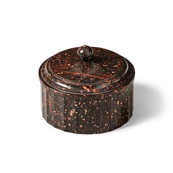 172. A Swedish Empire 'Rännås' porhyry butter box with cover, Älvdalen, early 19th century.
