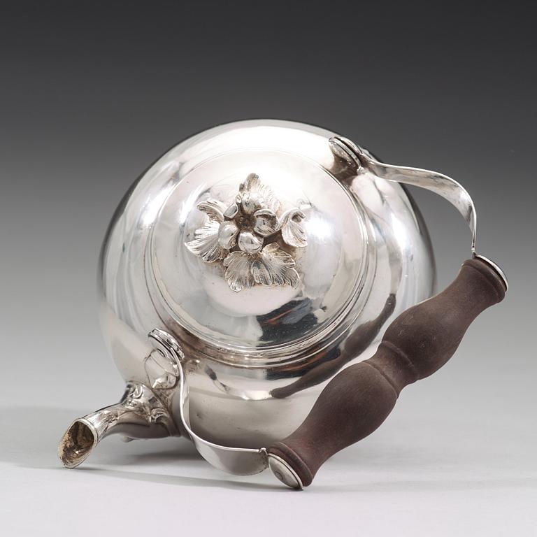 A Swedish 18th century parcel-gilt tea pot, mark of Jonas Thomasson Ronander, Stockholm 1774.