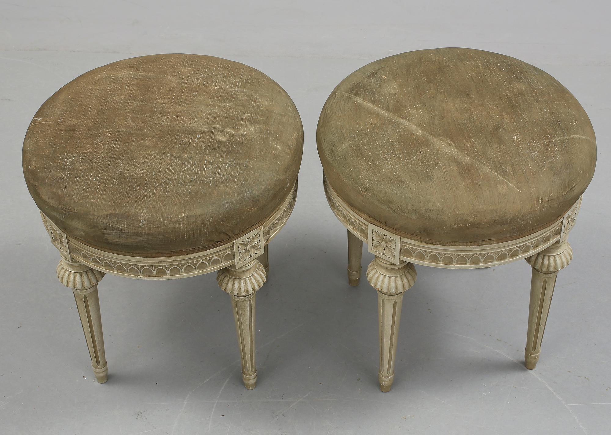 TABURETTER, ett par, gustaviansk stil, 1900-tal.