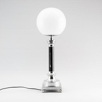 BORDSLAMPA, kromad metall och glas, 1900-talets första hälft.
