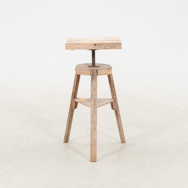 Easel and chevalet, early 20th century.