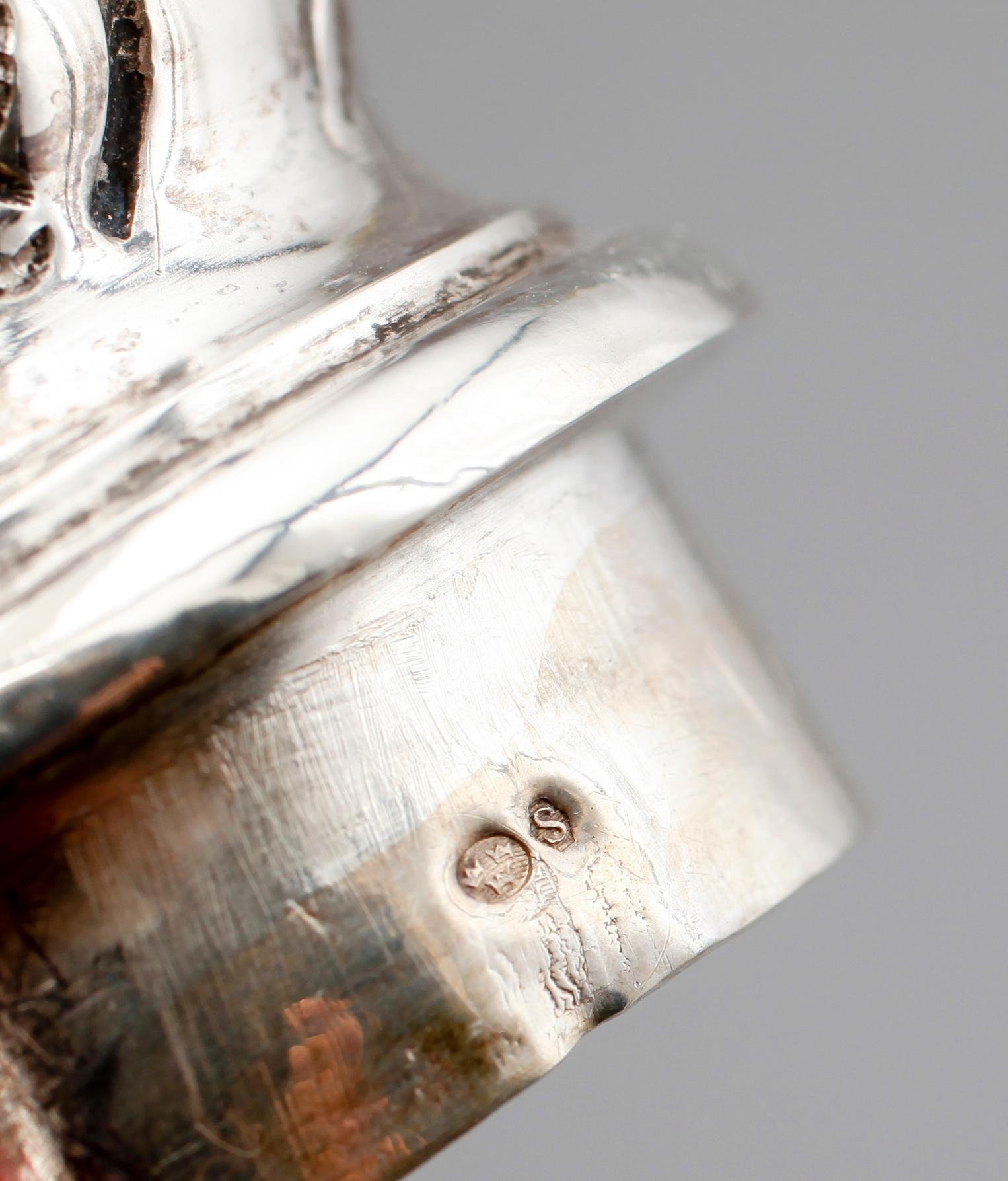 SOCKERRUSKA, silver, importstämplar. Vikt ca 182 g.
