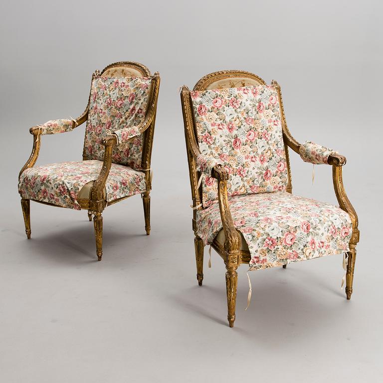A PAIR OF FRENCH, LATE 19TH CENTURY ARMCHAIRS.