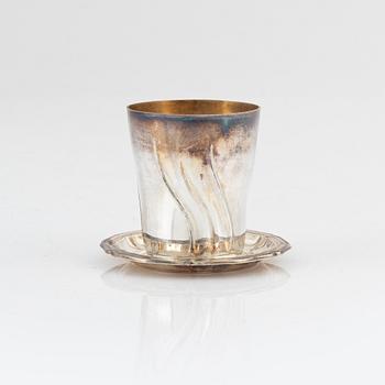 Supkoppar med fat, 12 st, rokokostil, svenska importstämplar, 1900-tal.