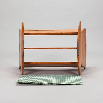 Ilmari Tapiovaara, An early 1960s cradle 'Apu' manufacturer Laukaan Puu, Finland for Apu magazine.