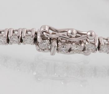 ARMBAND, 18K vitguld med briljantslipade diamanter, ca 2.22 ct, Milano, Italien. Vikt 8,1 gram.