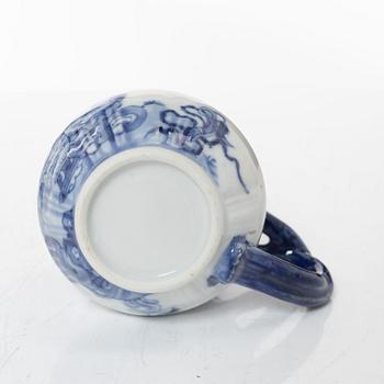 A group of eight Chinese blue and white porcelain custard cups with covers, Qing dynasty, Qianlong (1736-95).