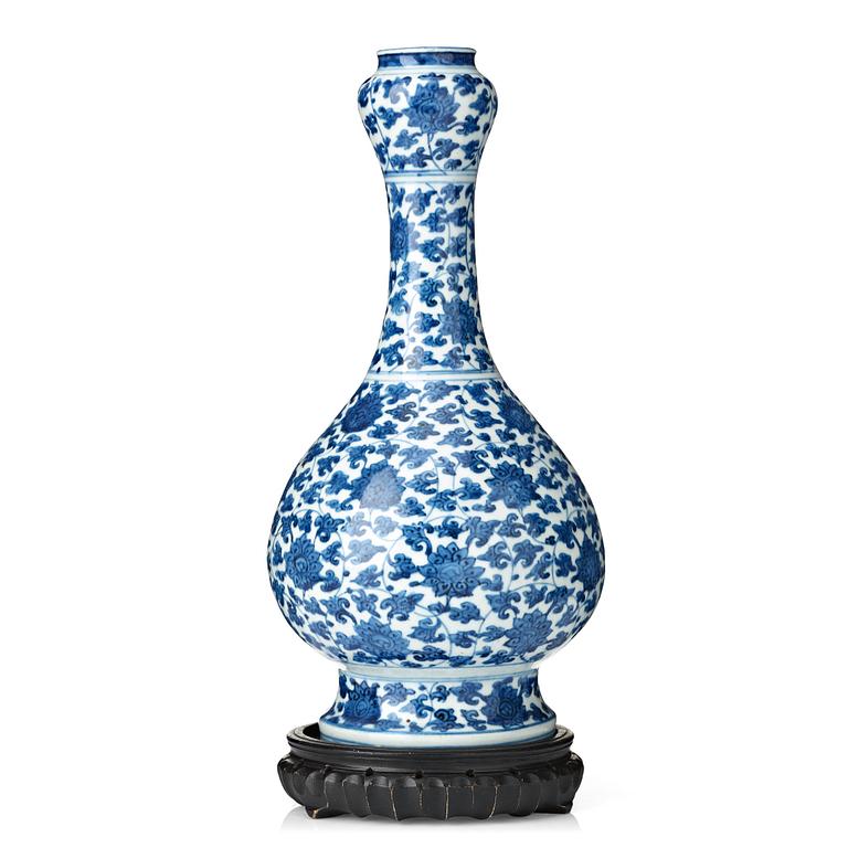 A blue and white lotus vase, 17th Century.