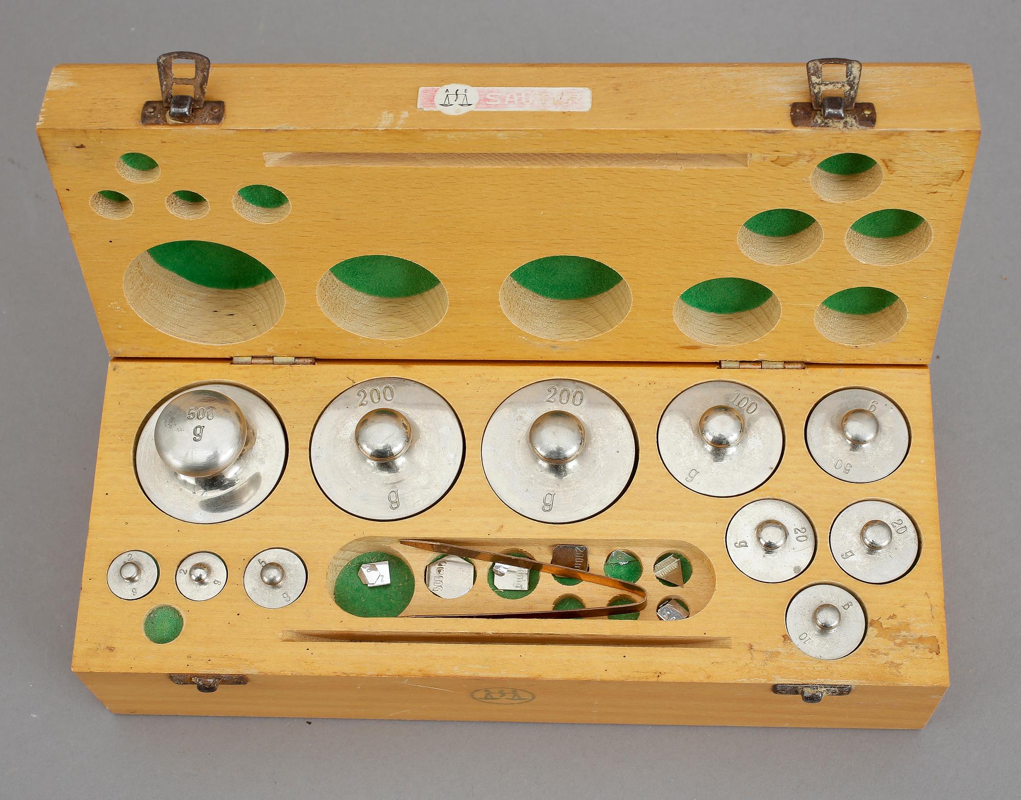 VIKTSATSER, 2 st, 1900-tal.