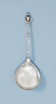 770. A Swedish 17th century silver spoon, makers mark of Henrik Möller d.ä., Stockholm (1645-1690).