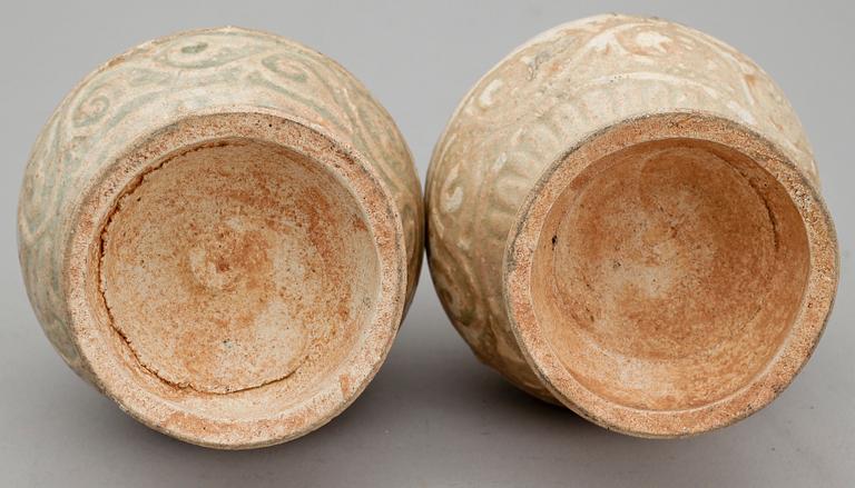 VASER, ett par, lergods, Sung / Yuan, Kina.