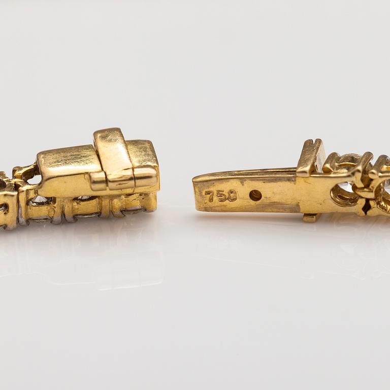An 18K gold necklace with brilliant and marquise cut diamonds ca. 13.56 cts in total.