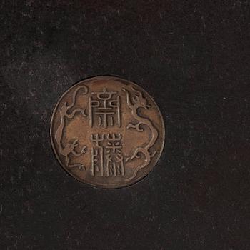VAS, brons. Japan, omkring 1900. Märkt i botten.