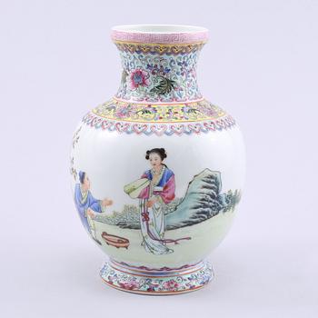 VAS, porslin, Kina, 1900-tal.