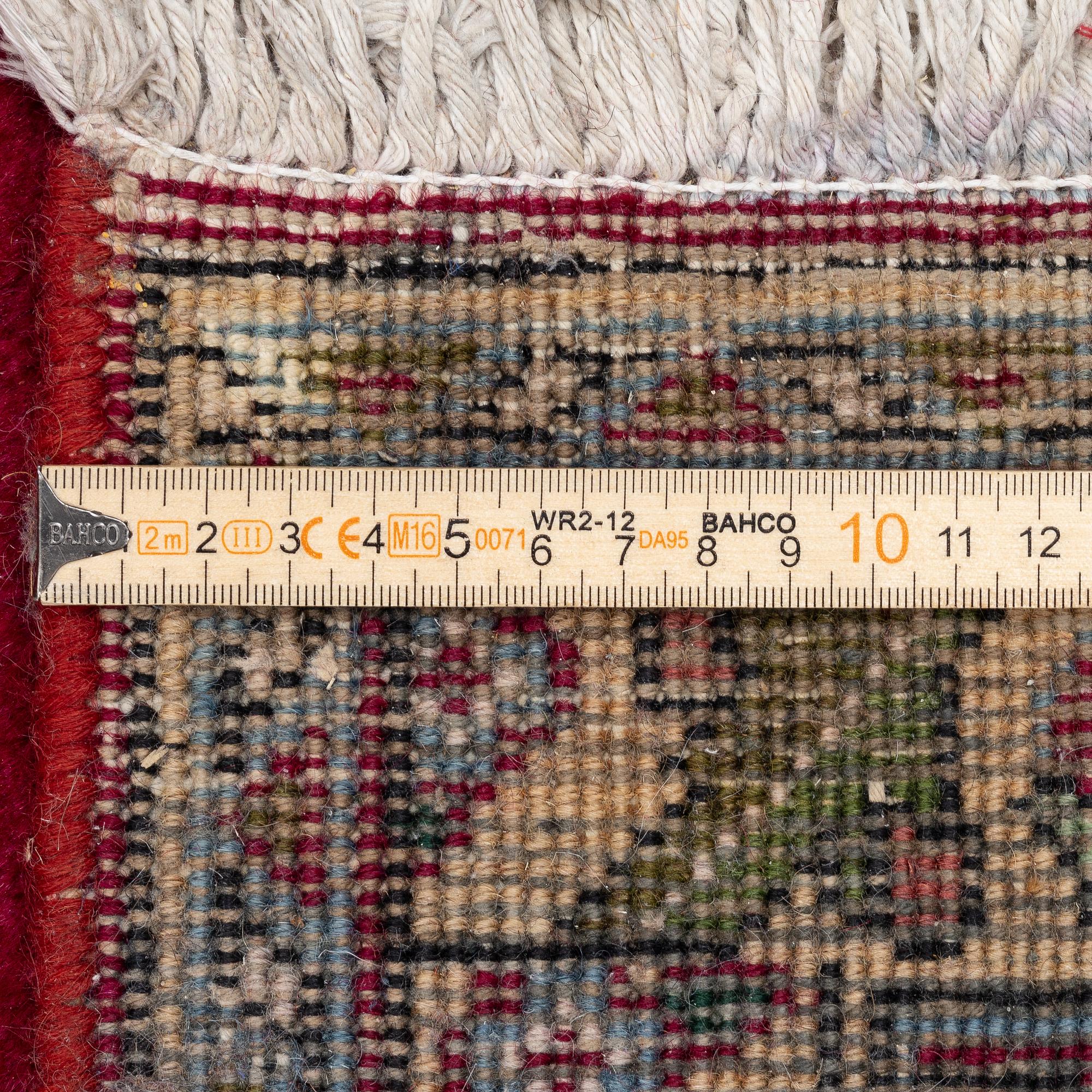 Carpet, Tabriz. Approx. 392 x 295 cm.