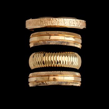 RINGAR, 4 st, 18 k guld, 1900-talets andra hälft. Vikt ca 22 gram.