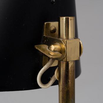 PAAVO TYNELL, BORDSLAMPA, 9227. Tillverkad av Idman. 1950-tal.