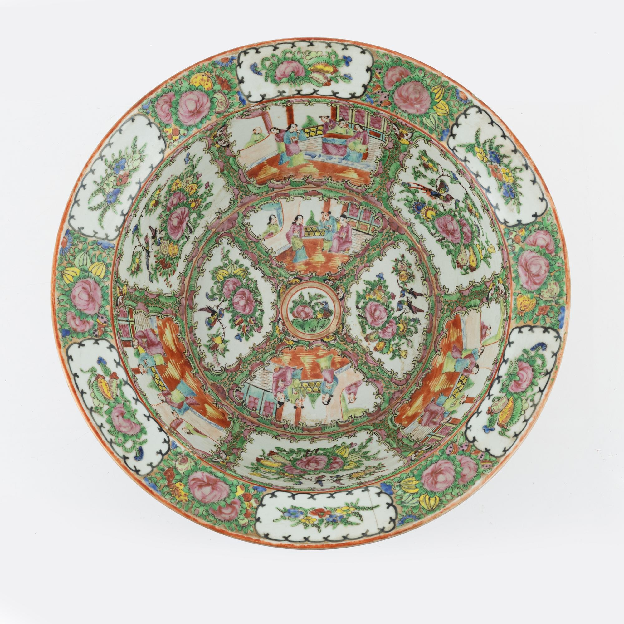 A porcelain wash basin, Kanton, China, late 19th century.