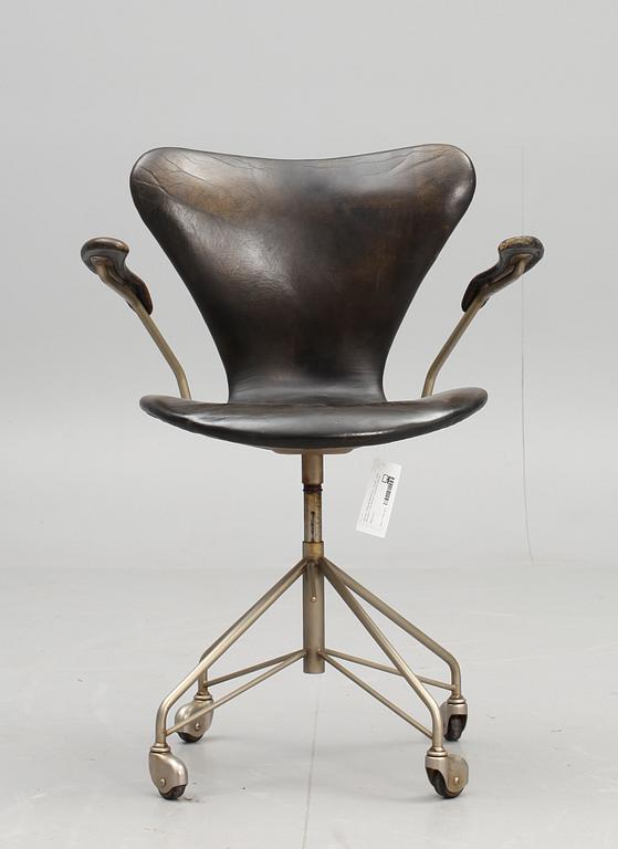 SKRIVBORDSSTOL, "Sjuan", Arne Jacobsen, Fritz Hansen, Danmark 1950-tal.