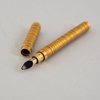 ST DUPONT, a gilt and Chinese lacquer 'Lady' fountain pen, France, 1999.