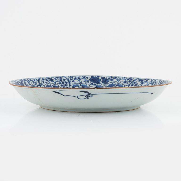 A blue and white porcelain dish, China, 18th century.