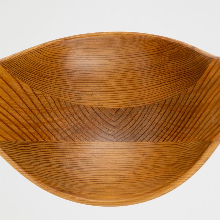 Johnny Mattsson, a pine bowl and a teak tray.