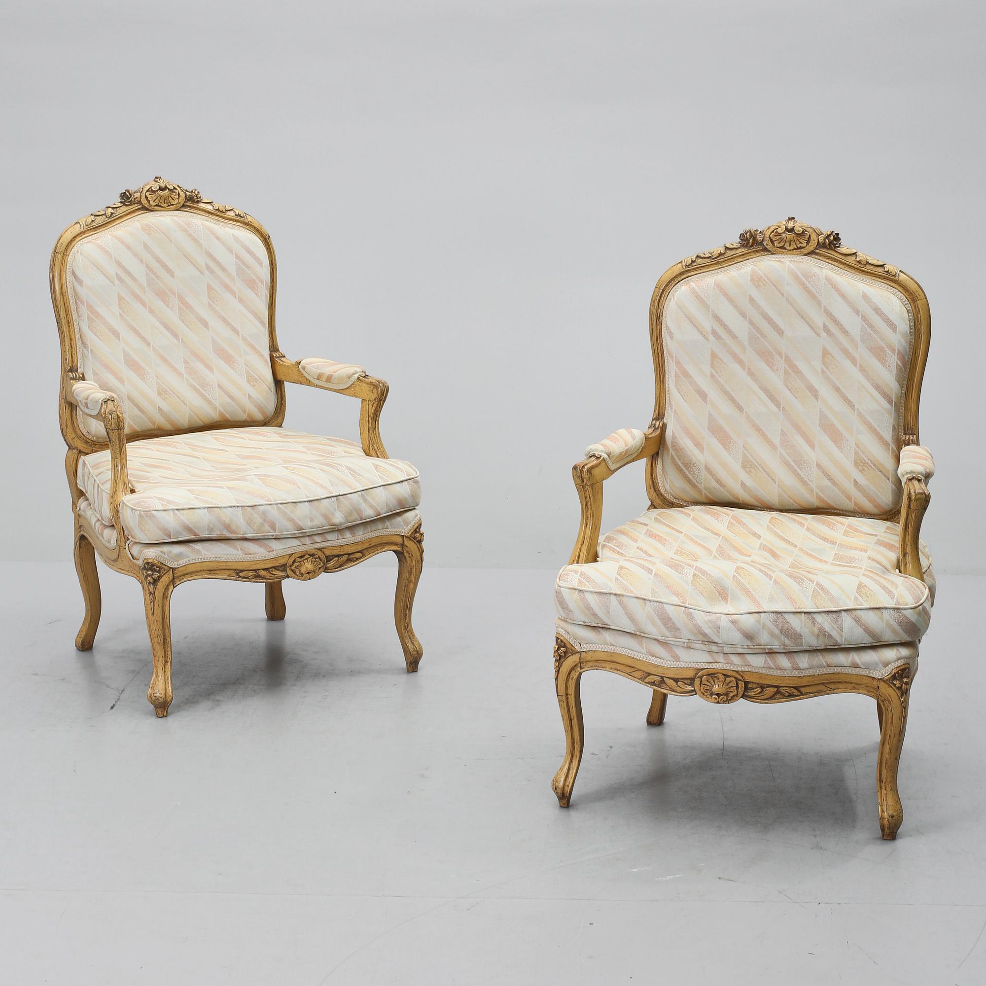 KARMSTOLAR, ett par, Louis XV-stil, omkring sekelskiftet 1900.
