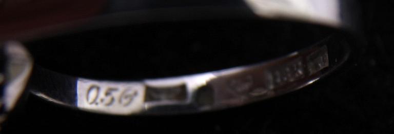 RING, vitguld 18 K med 8+1 diamanter, tot 0,56 ct enl gravyr.