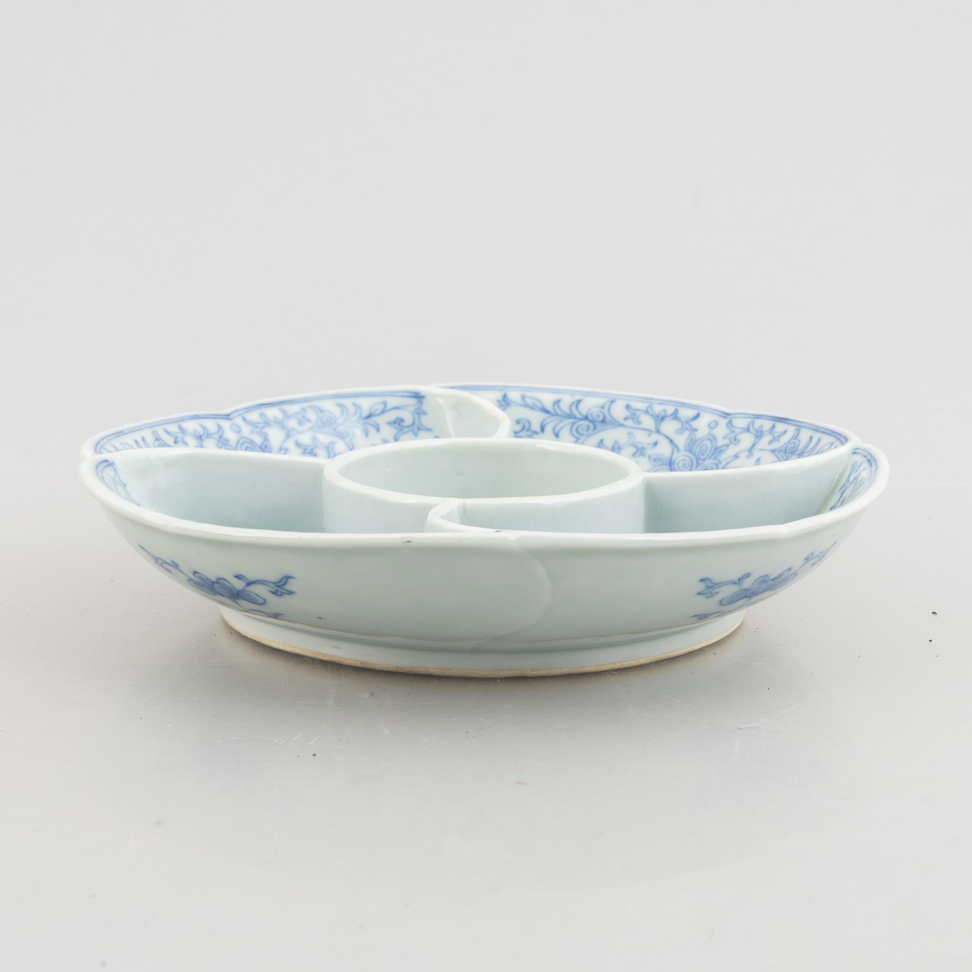 Serveringsfat, porslin, Kina, sen Qingdynasti/omkring 1900.