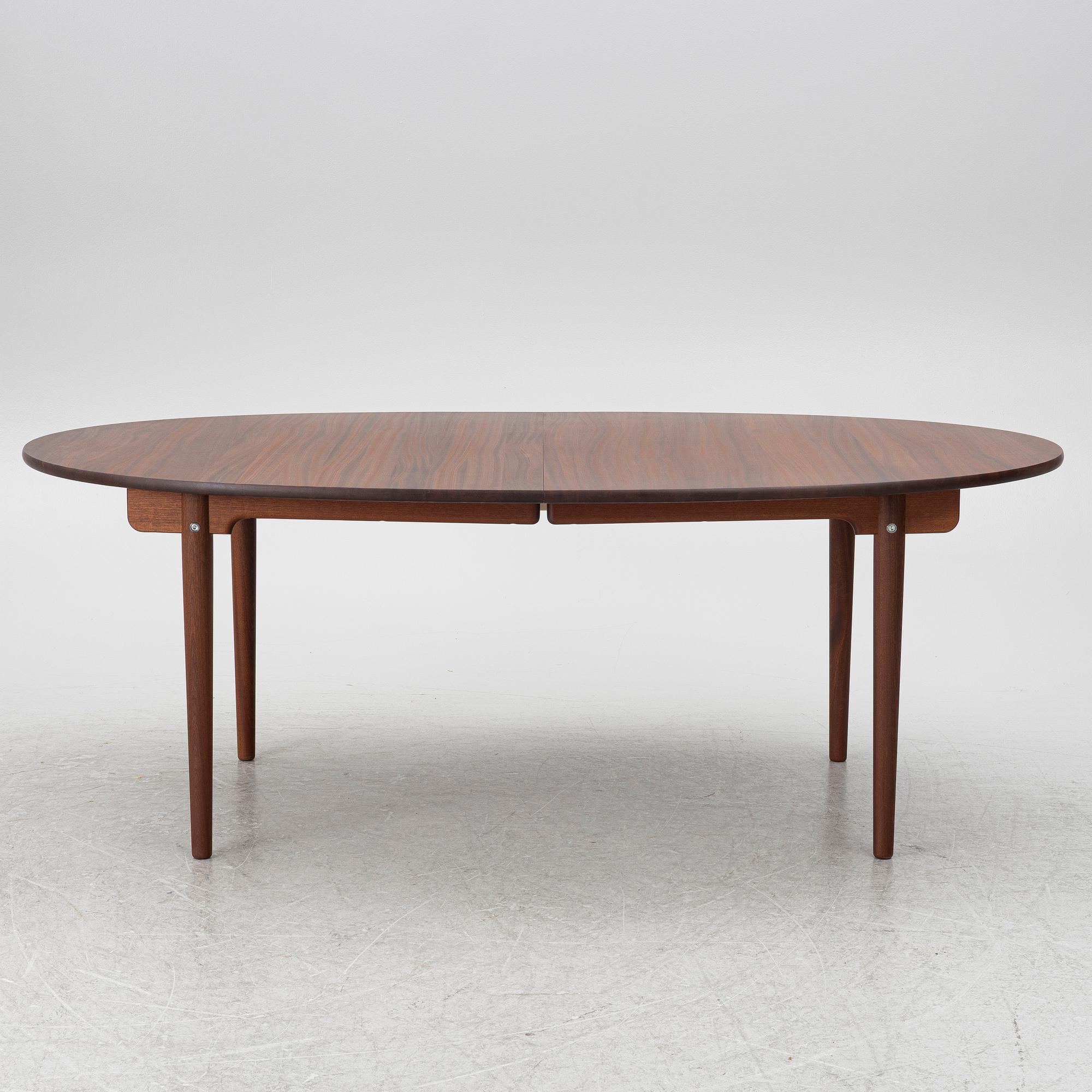 Hans J. Wegner, matbord, modell CH338, Carl Hansen, Danmark, omkring 2020.