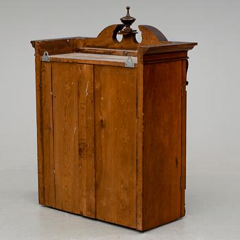 HÄNGSKÅP, nyrenässans, 1800-talets slut.