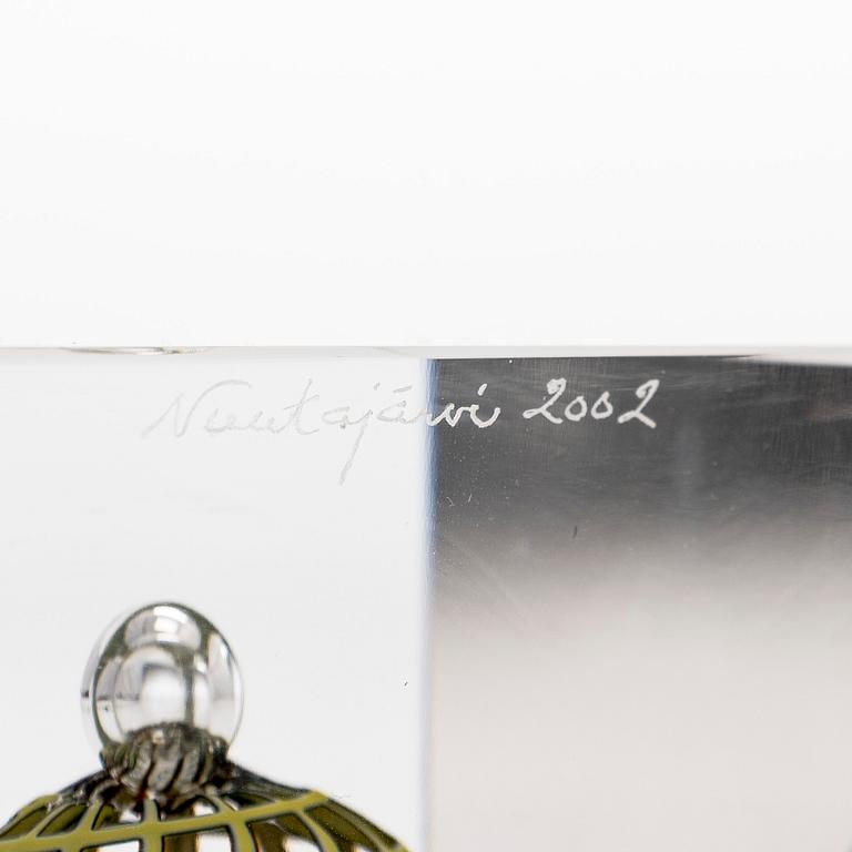 Oiva Toikka, årskub, signerad Oiva Toikka, Nuutajärvi 2002, numrerad 109/2000.