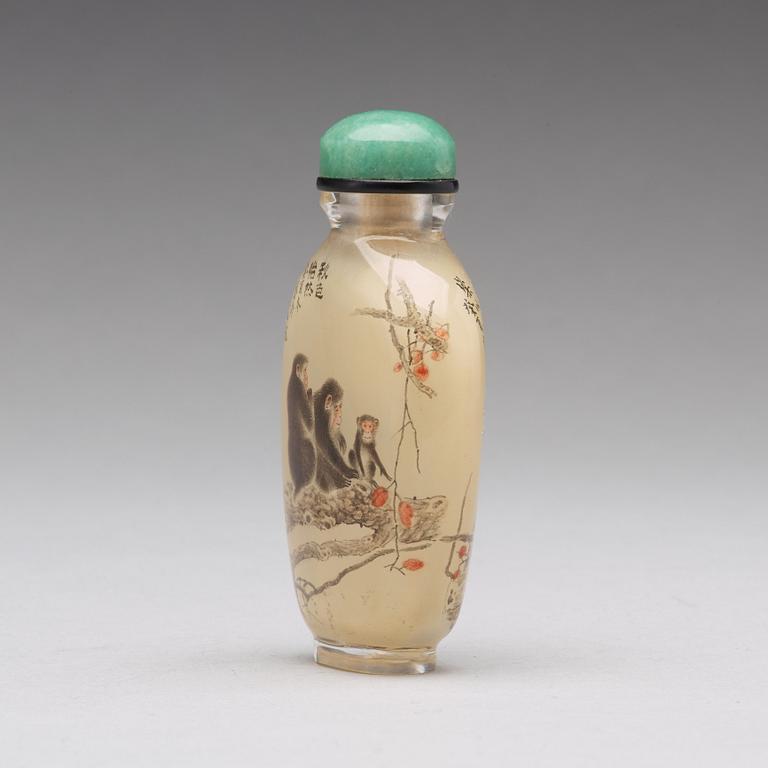 A chinese snuff bottle, 20th Century.