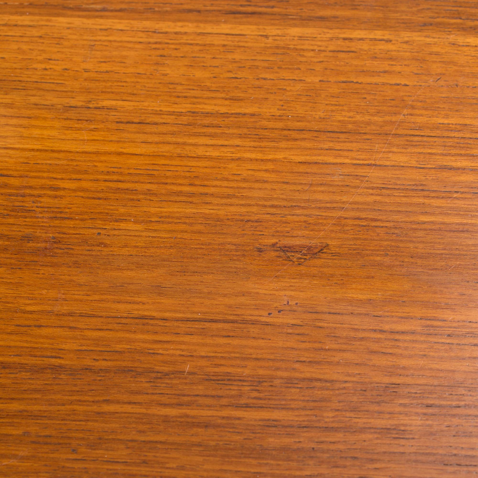 a coffee table veneered with teak designed by Tove & Edvard Kindt-Larsen for Säffle möbelfabrik, 1950s/60s.