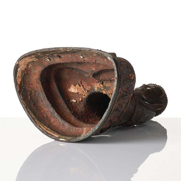 A large gilt lacquered figure of Buddha, Ming dynasty (1368-1644).